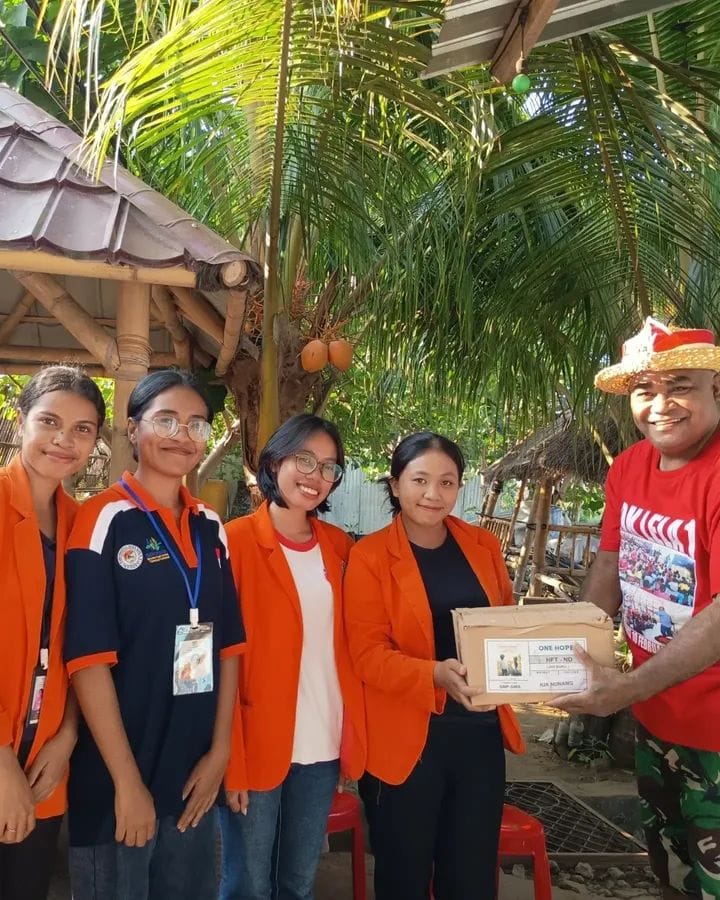 CAHAYA LITERASI DARI TALIBURA: Aksi Nyata Empat Srikandi UNIPA Maumere Bangun Tiga Pondok Baca Di Desa Timu Tawa